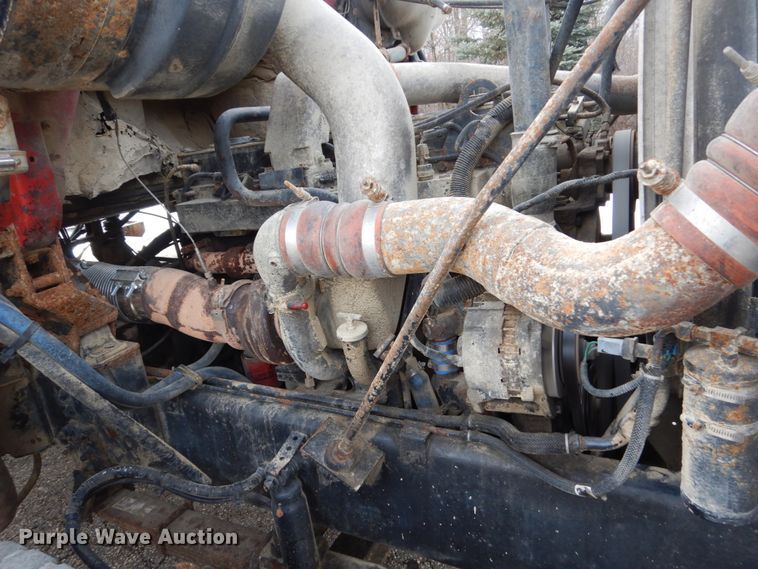 image for item GW9708 2000 Volvo Autocar roll-off container truck