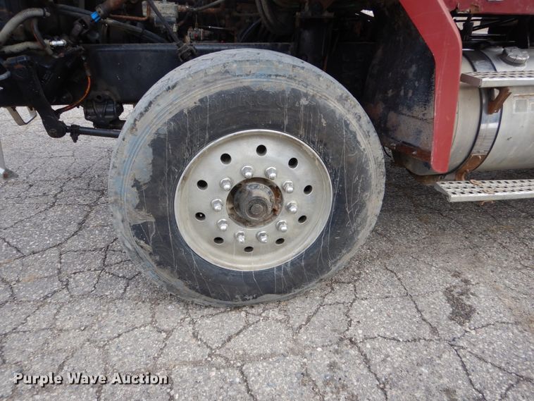 image for item GW9708 2000 Volvo Autocar roll-off container truck