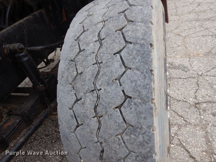 image for item GW9708 2000 Volvo Autocar roll-off container truck