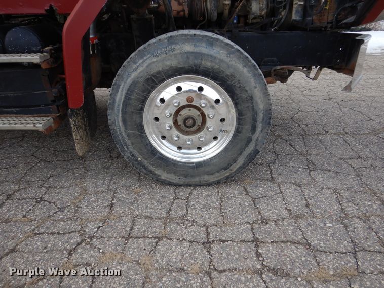 image for item GW9708 2000 Volvo Autocar roll-off container truck