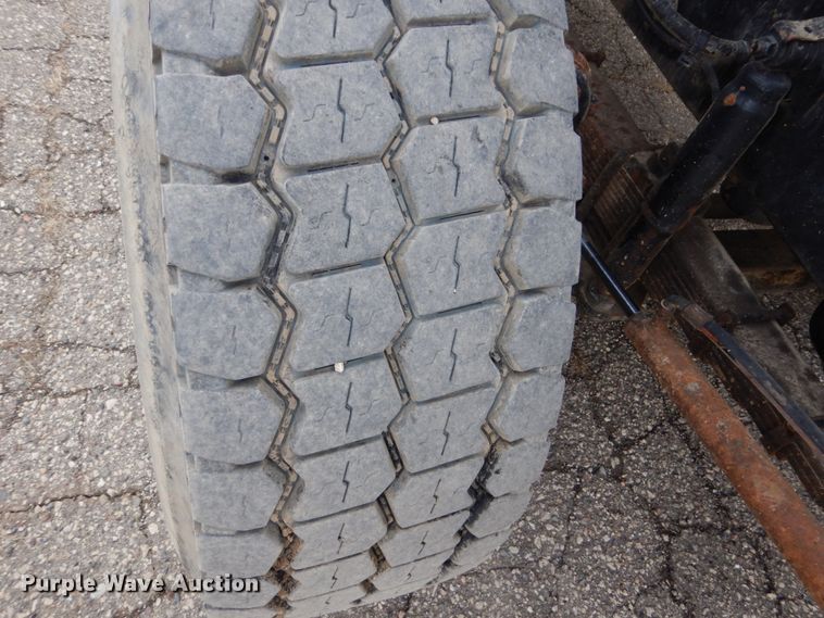 image for item GW9708 2000 Volvo Autocar roll-off container truck