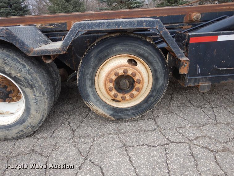 image for item GW9708 2000 Volvo Autocar roll-off container truck