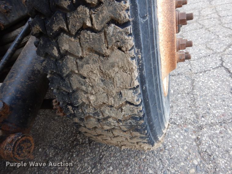 image for item GW9708 2000 Volvo Autocar roll-off container truck