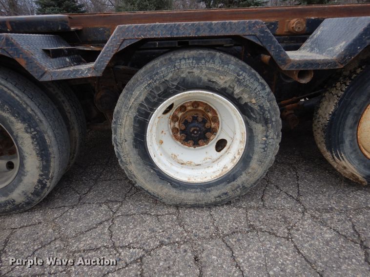 image for item GW9708 2000 Volvo Autocar roll-off container truck