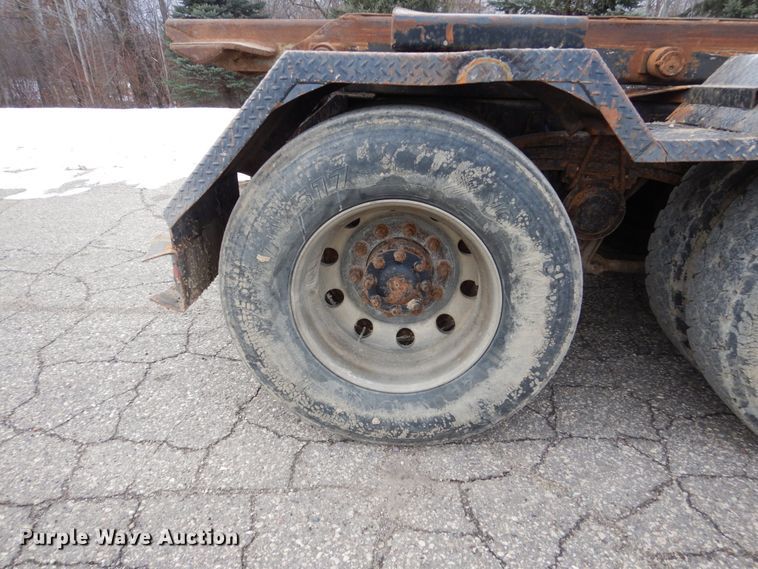 image for item GW9708 2000 Volvo Autocar roll-off container truck