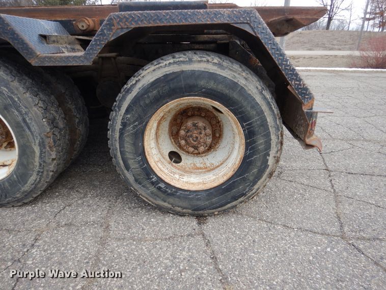 image for item GW9708 2000 Volvo Autocar roll-off container truck