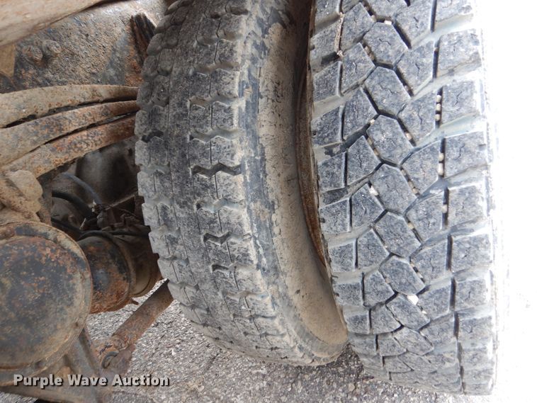 image for item GW9708 2000 Volvo Autocar roll-off container truck