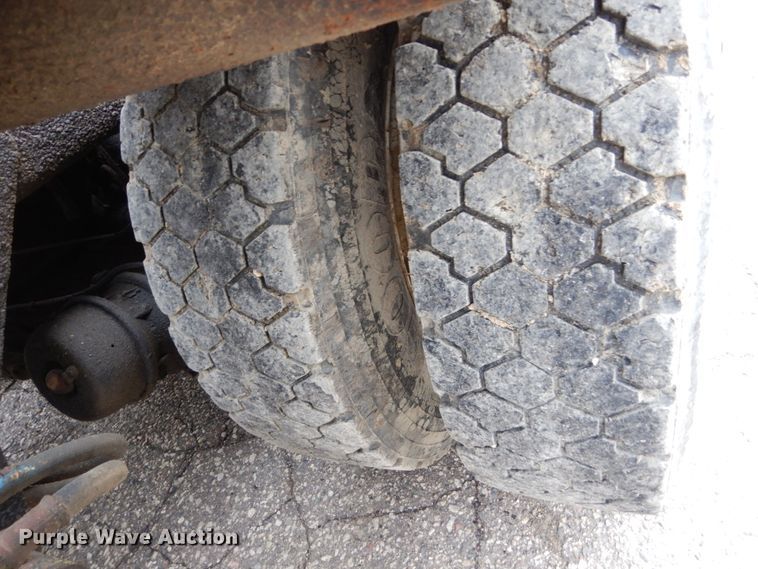 image for item GW9708 2000 Volvo Autocar roll-off container truck