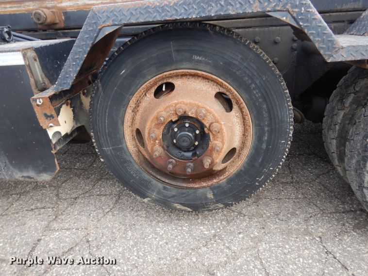 image for item GW9708 2000 Volvo Autocar roll-off container truck