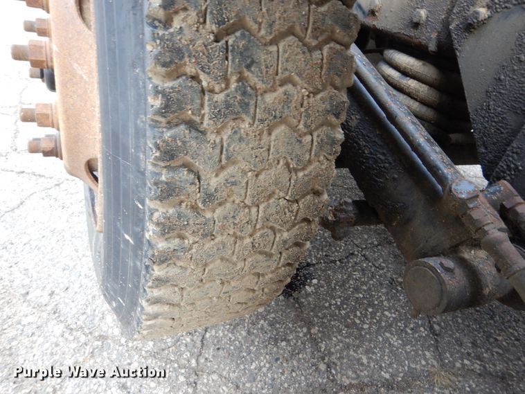 image for item GW9708 2000 Volvo Autocar roll-off container truck