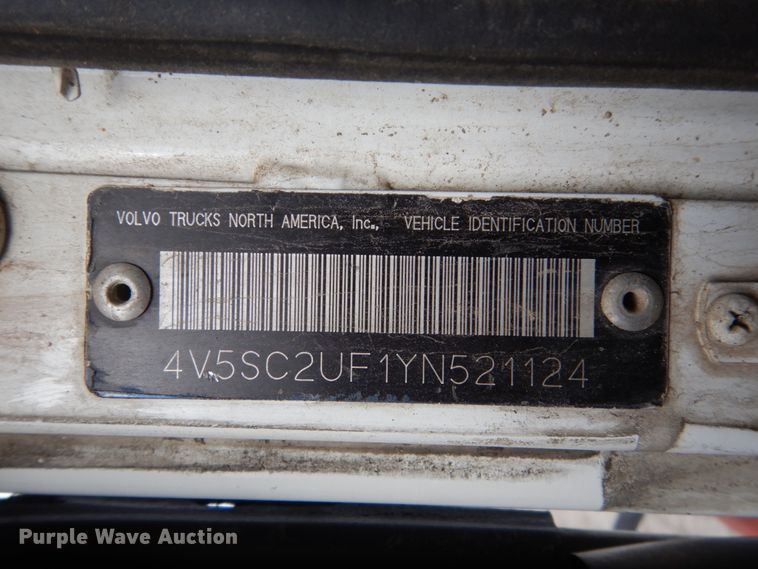 image for item GW9708 2000 Volvo Autocar roll-off container truck