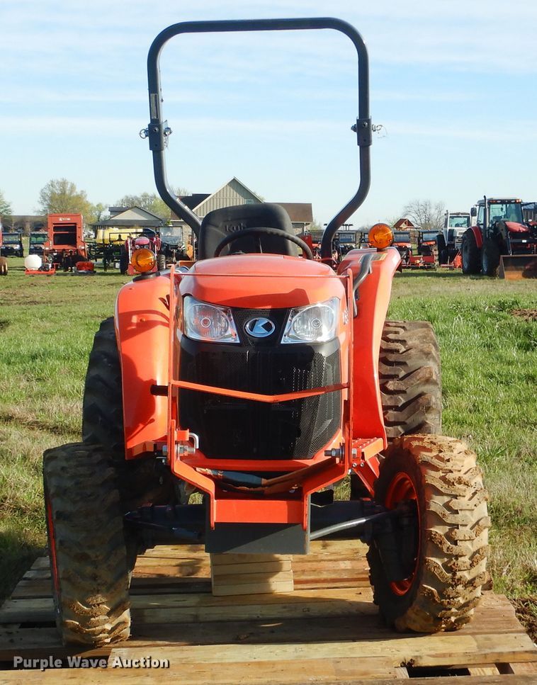 image for item ES9539 2016 Kubota L3301D MFWD tractor