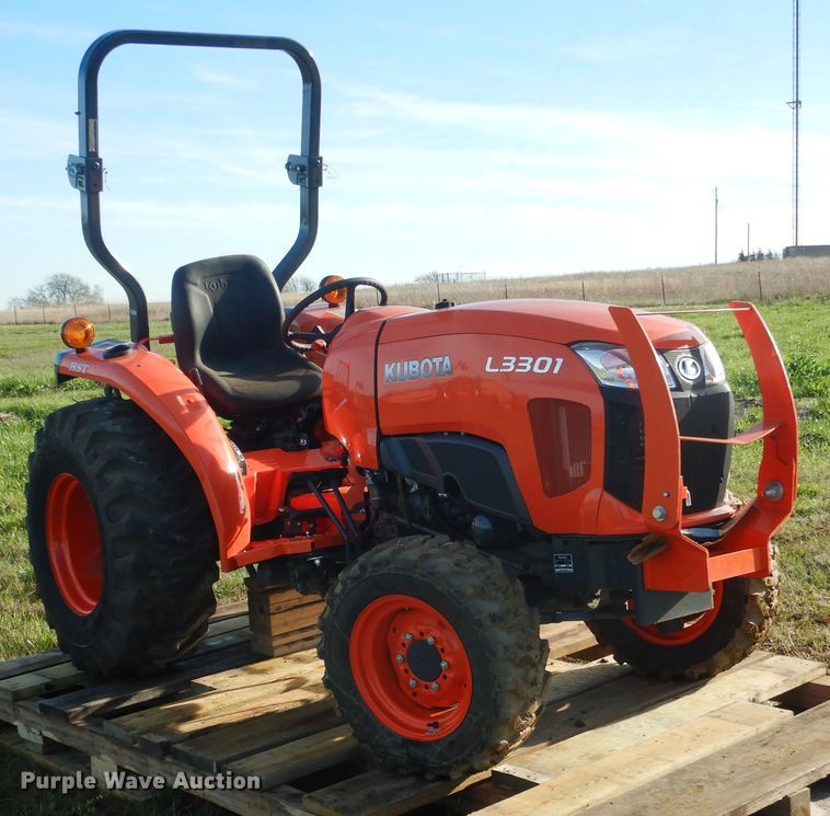 image for item ES9539 2016 Kubota L3301D MFWD tractor