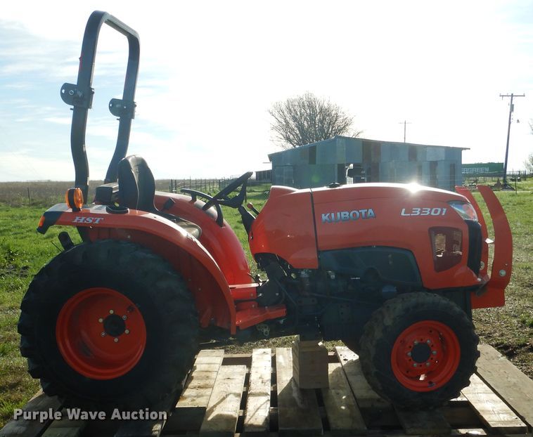 image for item ES9539 2016 Kubota L3301D MFWD tractor