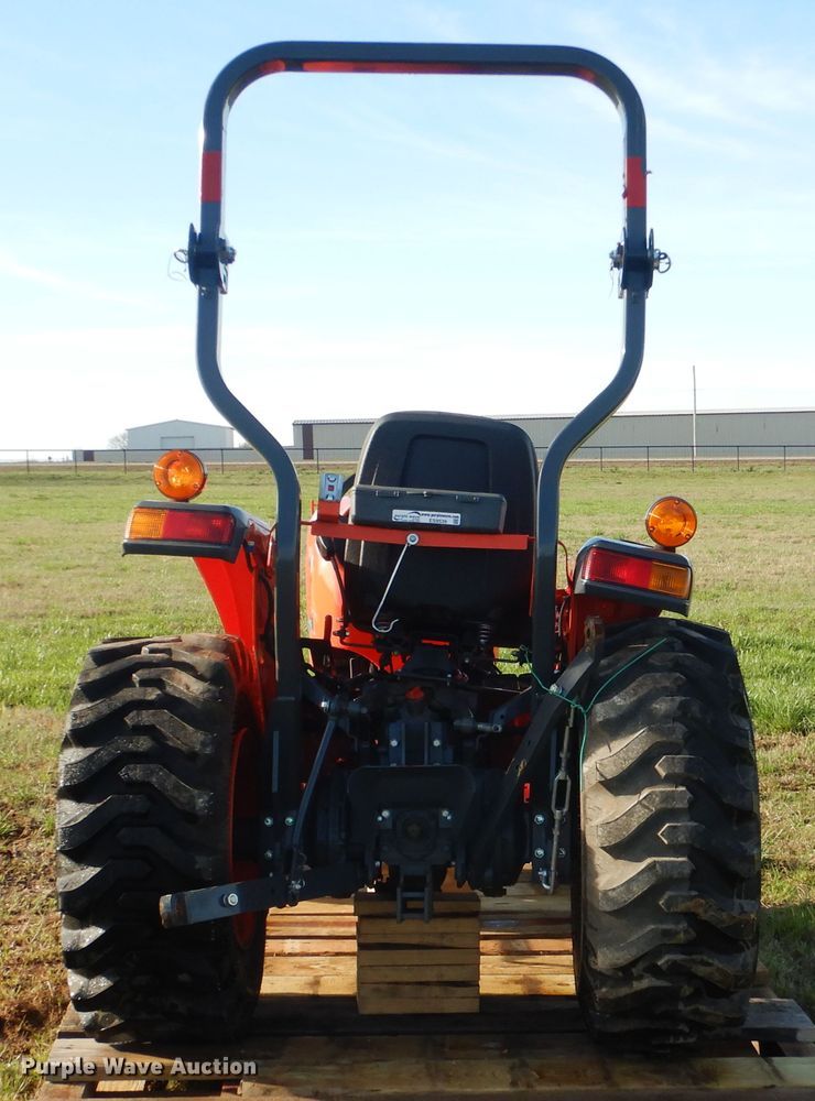 image for item ES9539 2016 Kubota L3301D MFWD tractor