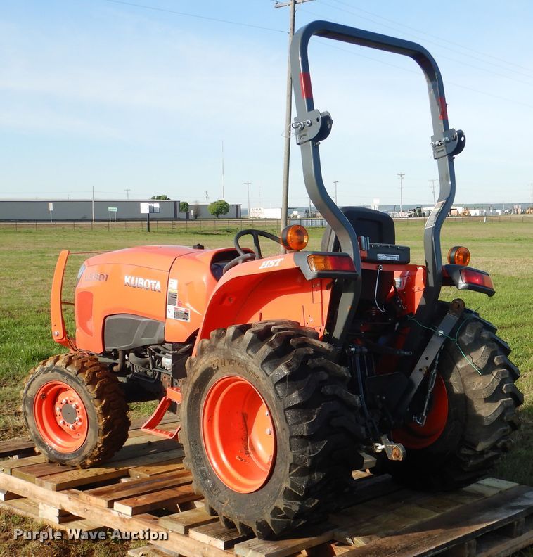 image for item ES9539 2016 Kubota L3301D MFWD tractor