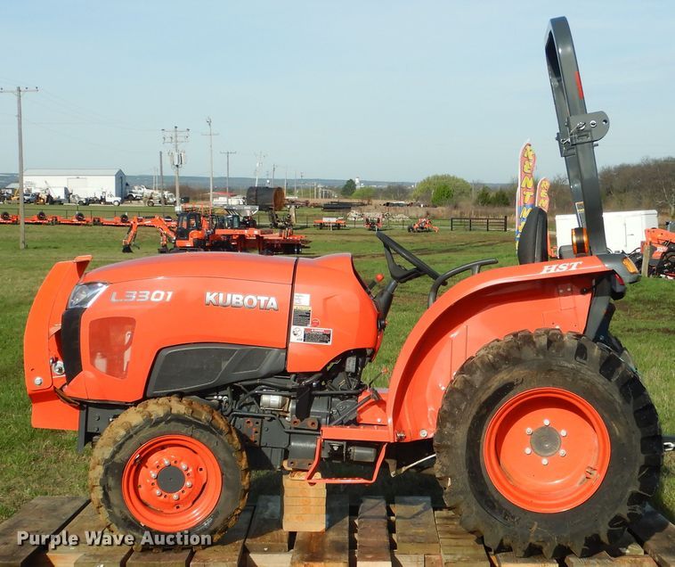image for item ES9539 2016 Kubota L3301D MFWD tractor