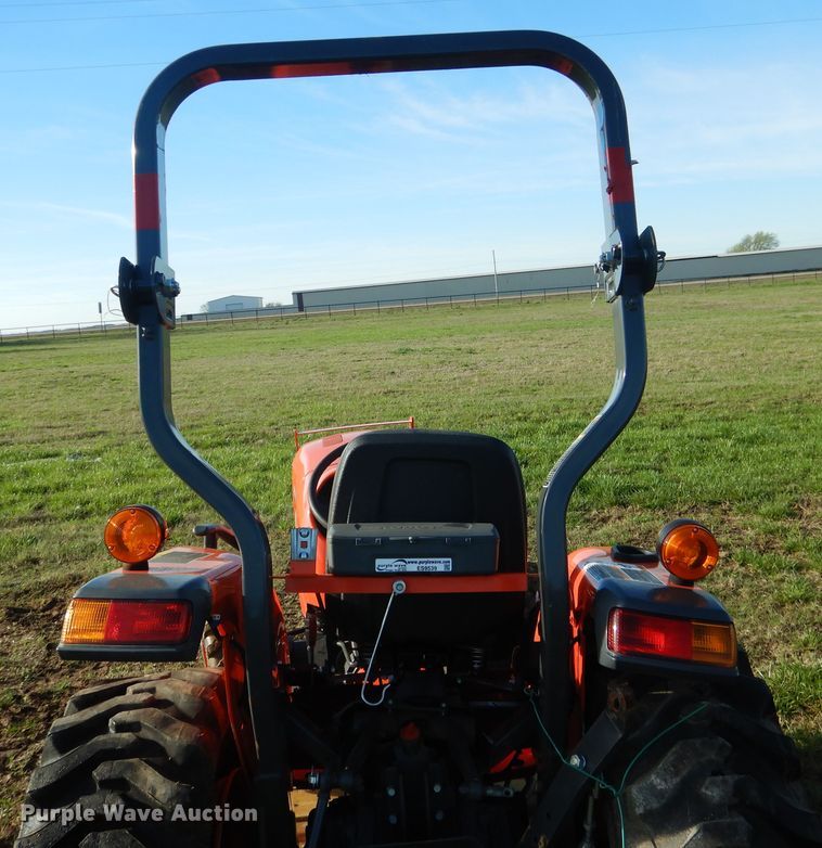 image for item ES9539 2016 Kubota L3301D MFWD tractor