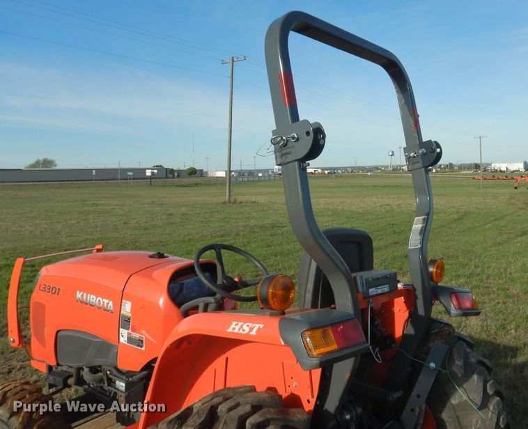 image for item ES9539 2016 Kubota L3301D MFWD tractor