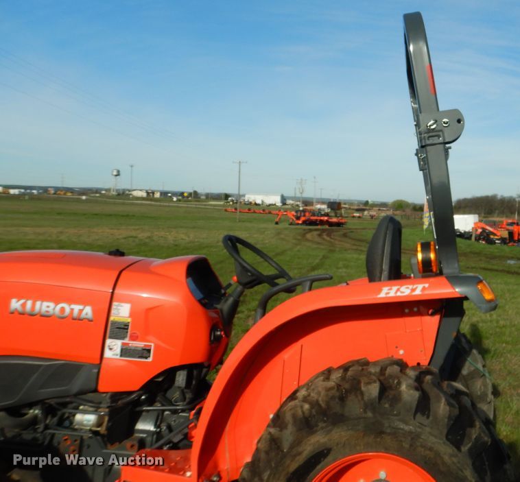 image for item ES9539 2016 Kubota L3301D MFWD tractor