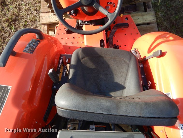 image for item ES9539 2016 Kubota L3301D MFWD tractor