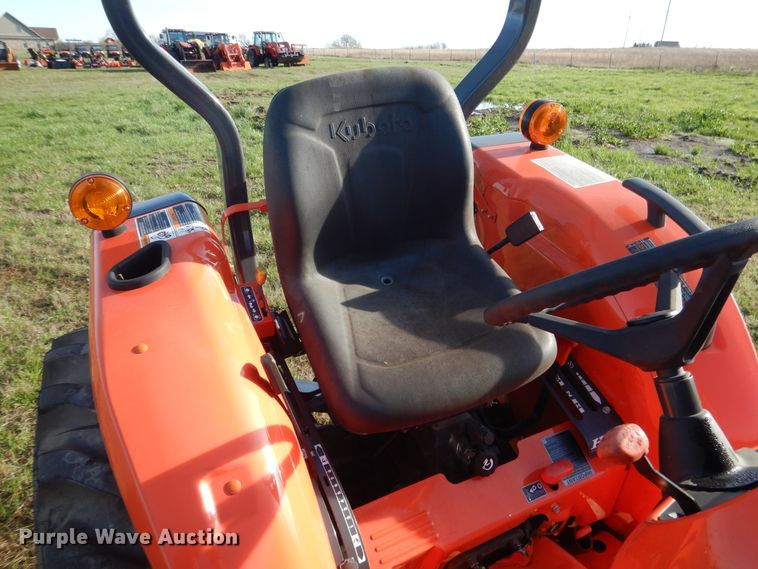 image for item ES9539 2016 Kubota L3301D MFWD tractor