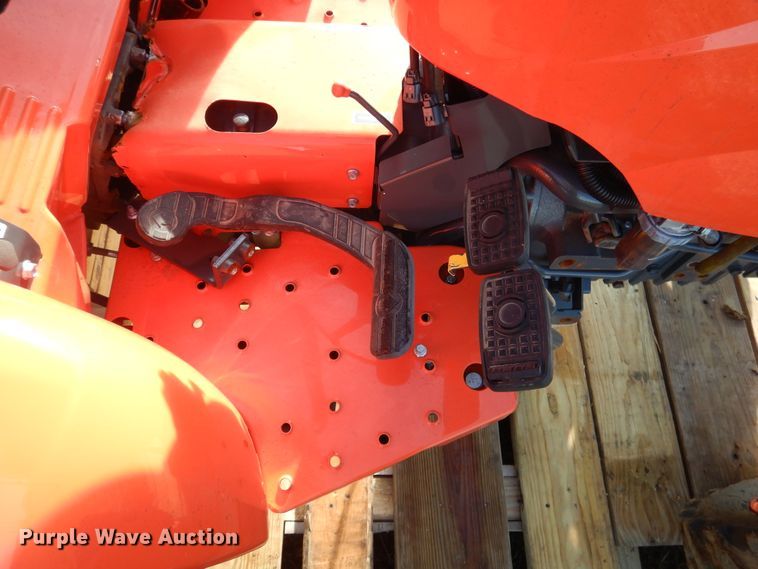 image for item ES9539 2016 Kubota L3301D MFWD tractor