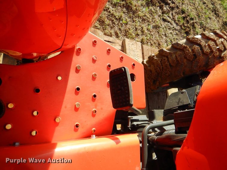 image for item ES9539 2016 Kubota L3301D MFWD tractor