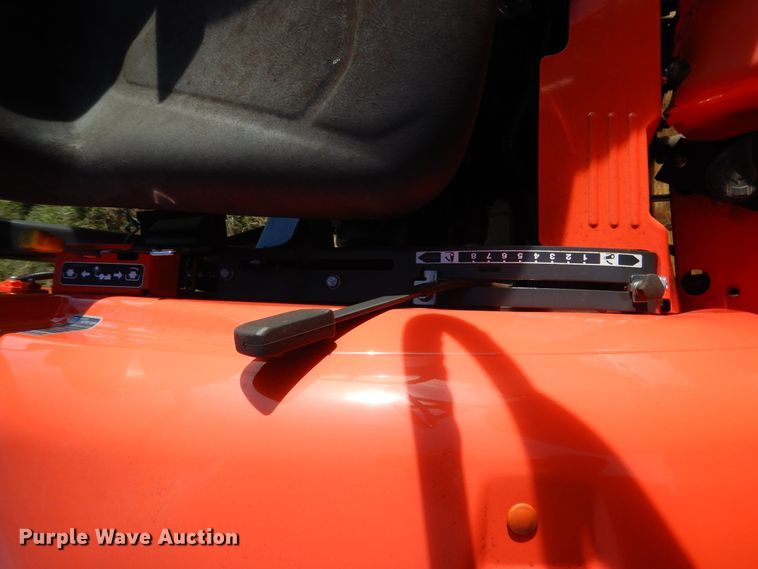 image for item ES9539 2016 Kubota L3301D MFWD tractor