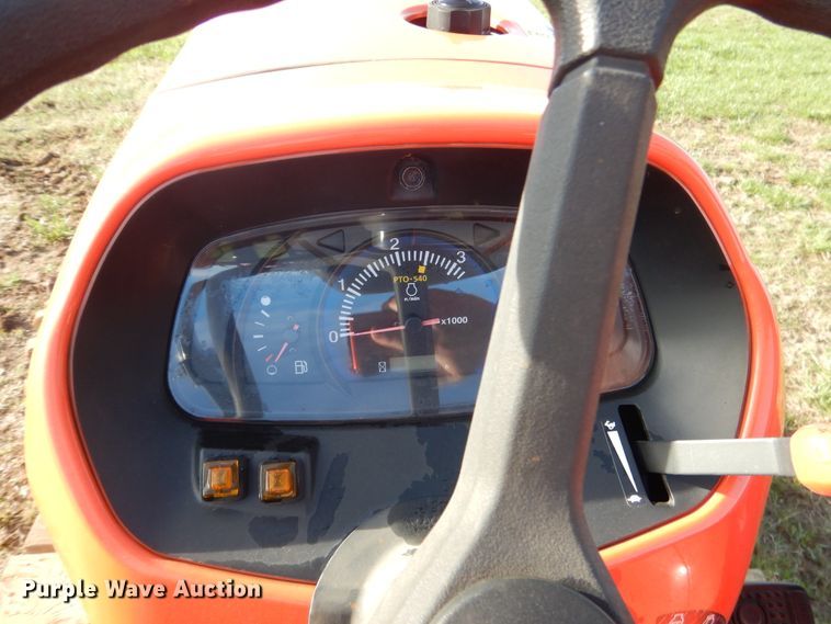 image for item ES9539 2016 Kubota L3301D MFWD tractor