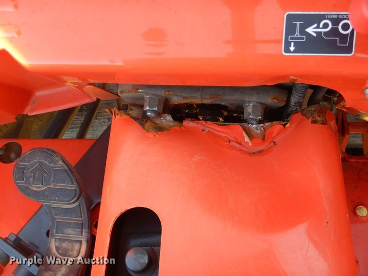 image for item ES9539 2016 Kubota L3301D MFWD tractor