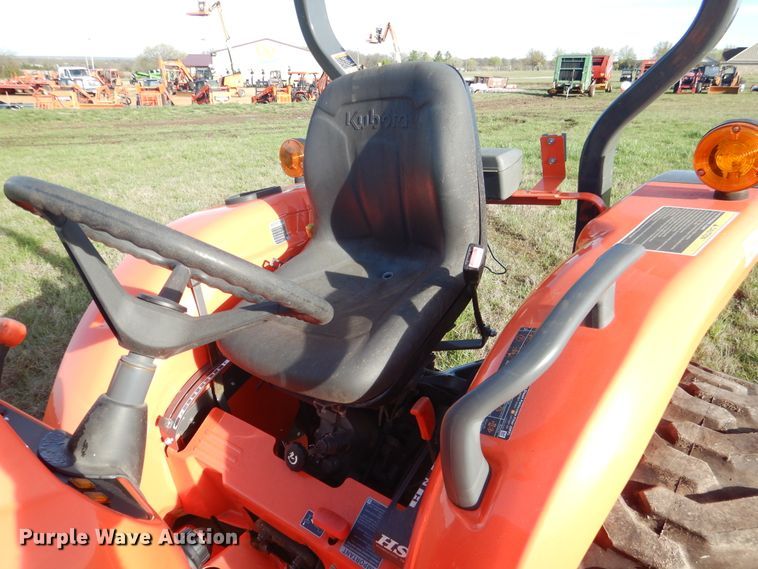 image for item ES9539 2016 Kubota L3301D MFWD tractor