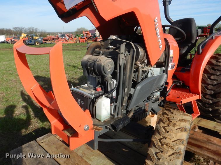 image for item ES9539 2016 Kubota L3301D MFWD tractor