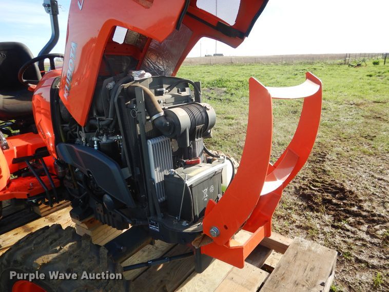 image for item ES9539 2016 Kubota L3301D MFWD tractor