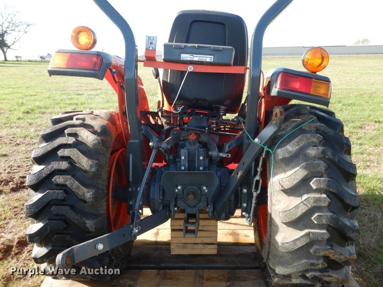 image for item ES9539 2016 Kubota L3301D MFWD tractor