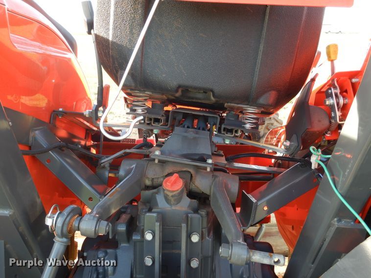 image for item ES9539 2016 Kubota L3301D MFWD tractor