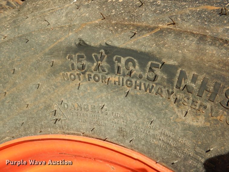 image for item ES9539 2016 Kubota L3301D MFWD tractor