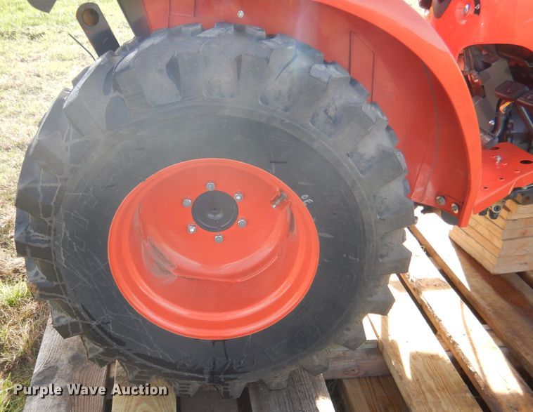 image for item ES9539 2016 Kubota L3301D MFWD tractor
