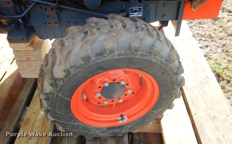 image for item ES9539 2016 Kubota L3301D MFWD tractor