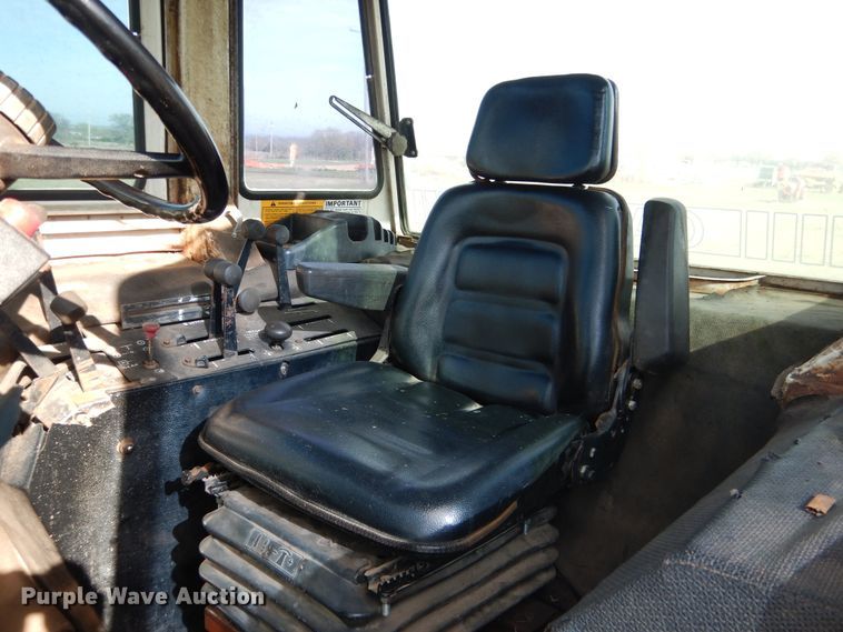 image for item ES9548 1980 Case 2290 tractor