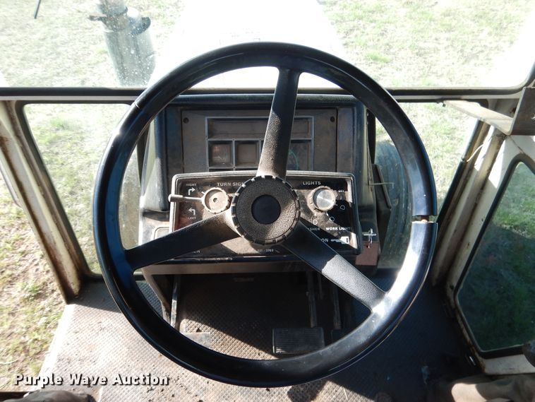 image for item ES9548 1980 Case 2290 tractor