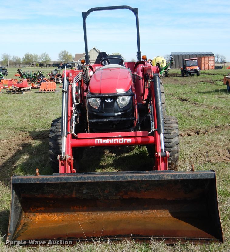 image for item ES9551 2014 Mahindra 2555 MFWD tractor