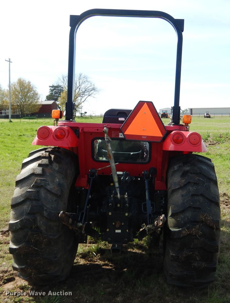 image for item ES9551 2014 Mahindra 2555 MFWD tractor