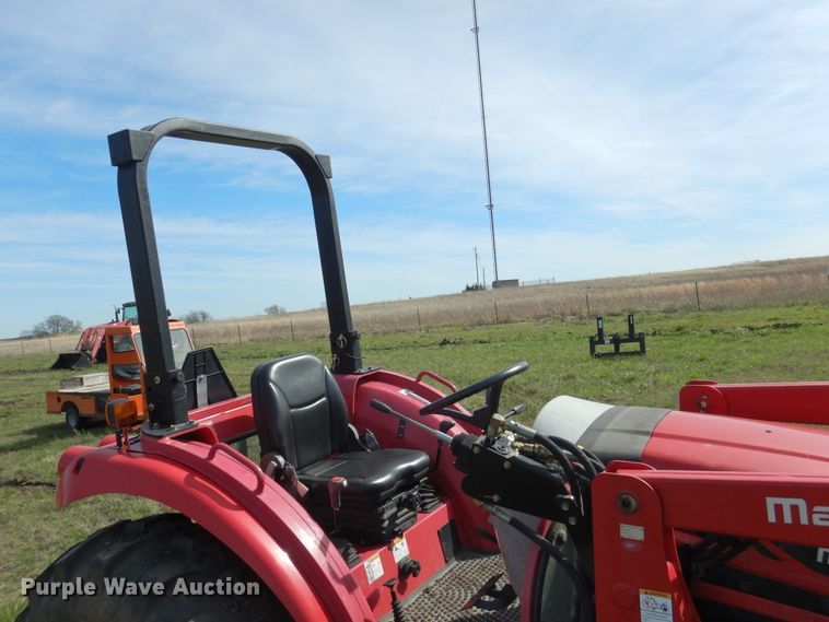 image for item ES9551 2014 Mahindra 2555 MFWD tractor
