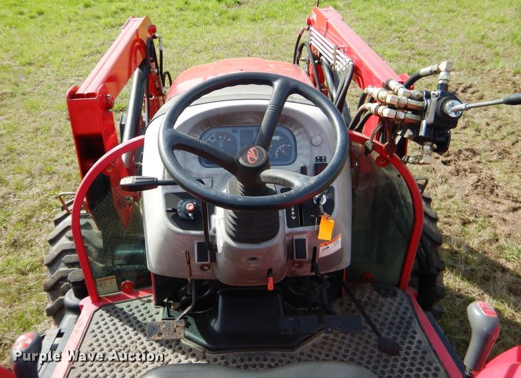 image for item ES9551 2014 Mahindra 2555 MFWD tractor