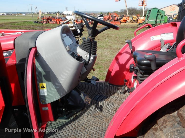 image for item ES9551 2014 Mahindra 2555 MFWD tractor