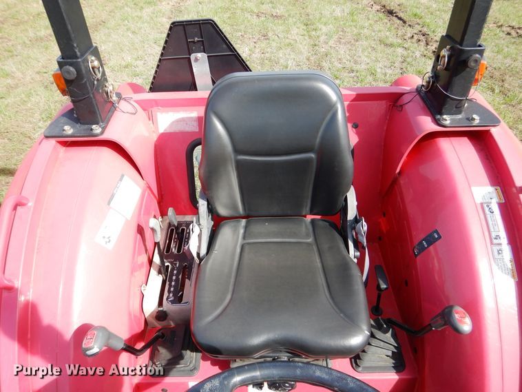 image for item ES9551 2014 Mahindra 2555 MFWD tractor