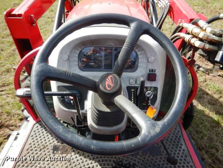 image for item ES9551 2014 Mahindra 2555 MFWD tractor