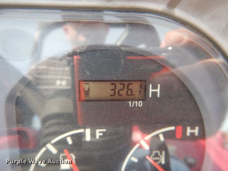 image for item ES9551 2014 Mahindra 2555 MFWD tractor