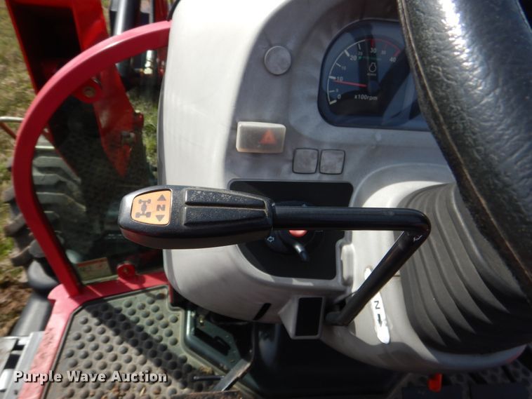 image for item ES9551 2014 Mahindra 2555 MFWD tractor